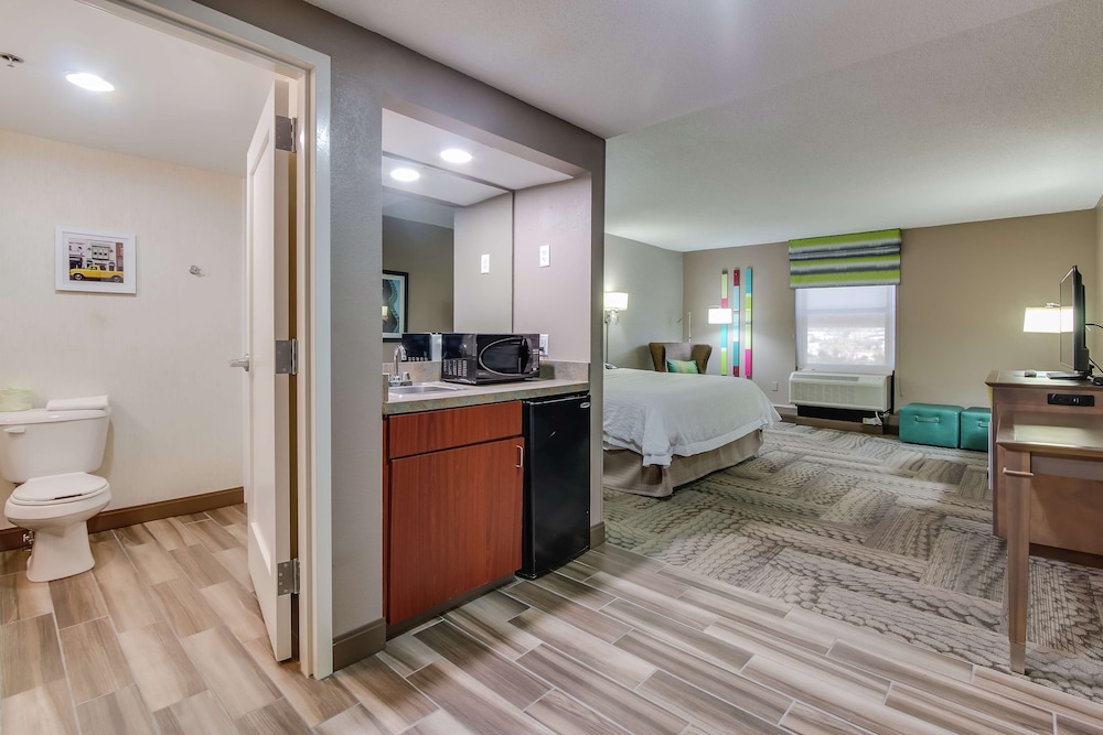 Hampton Inn Dickson - photo 23