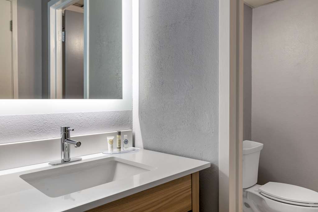 Comfort Inn Hyannis Cape Cod - photo 12