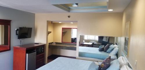 Century Motel Buena Park Anaheim CA 91 - photo 4