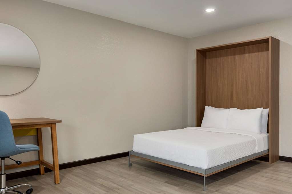 Days Inn by Wyndham Hillsboro - photo 9