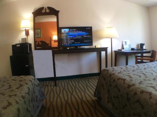 President Inn & Suites - photo 21