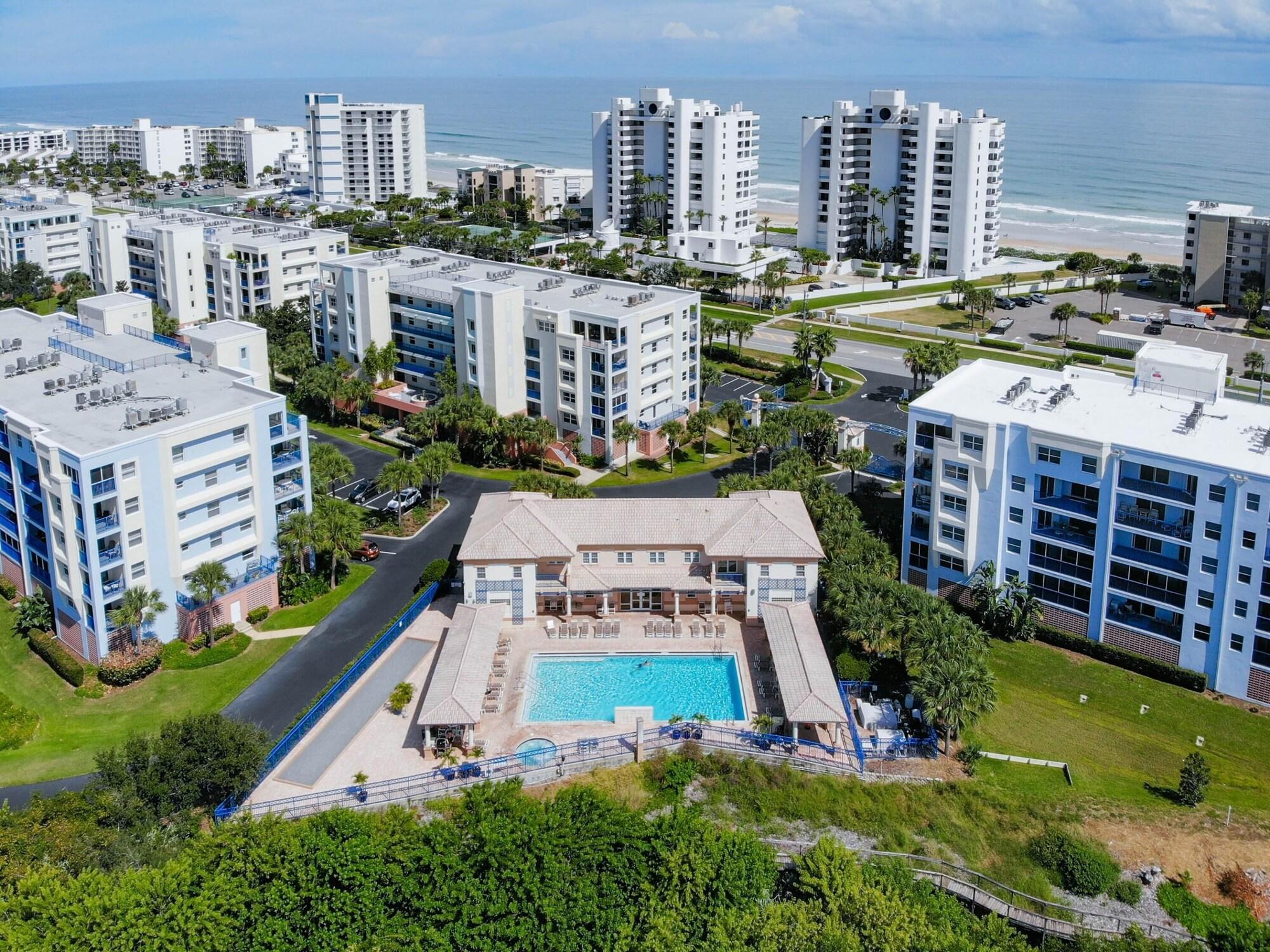 Beautiful Beach Themed 3 Bed 2 Bath End Unit Condo.OW20 207 — 4-Star Luxury Hotel in New Smyrna Beach, United States