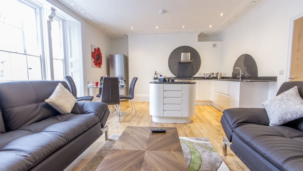 Captain's Quarters by Pureserviced — 4-Star Luxury Hotel in Plymouth, United Kingdom