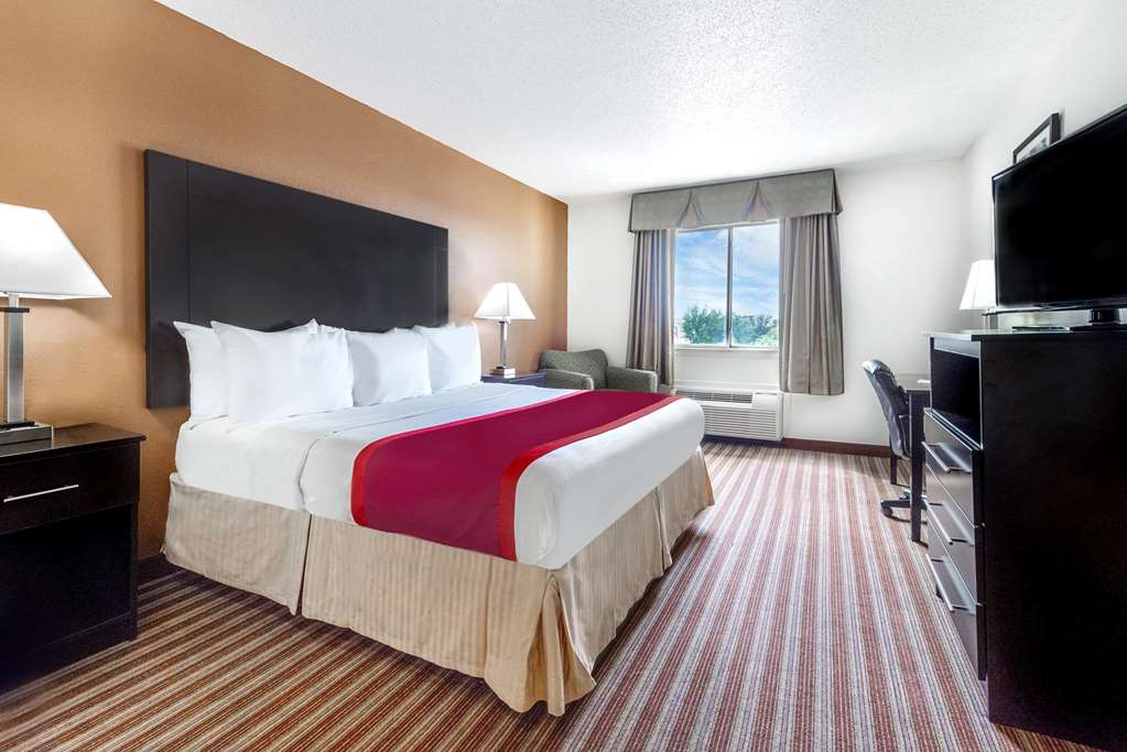 Days Inn & Suites by Wyndham Dallas - photo 12