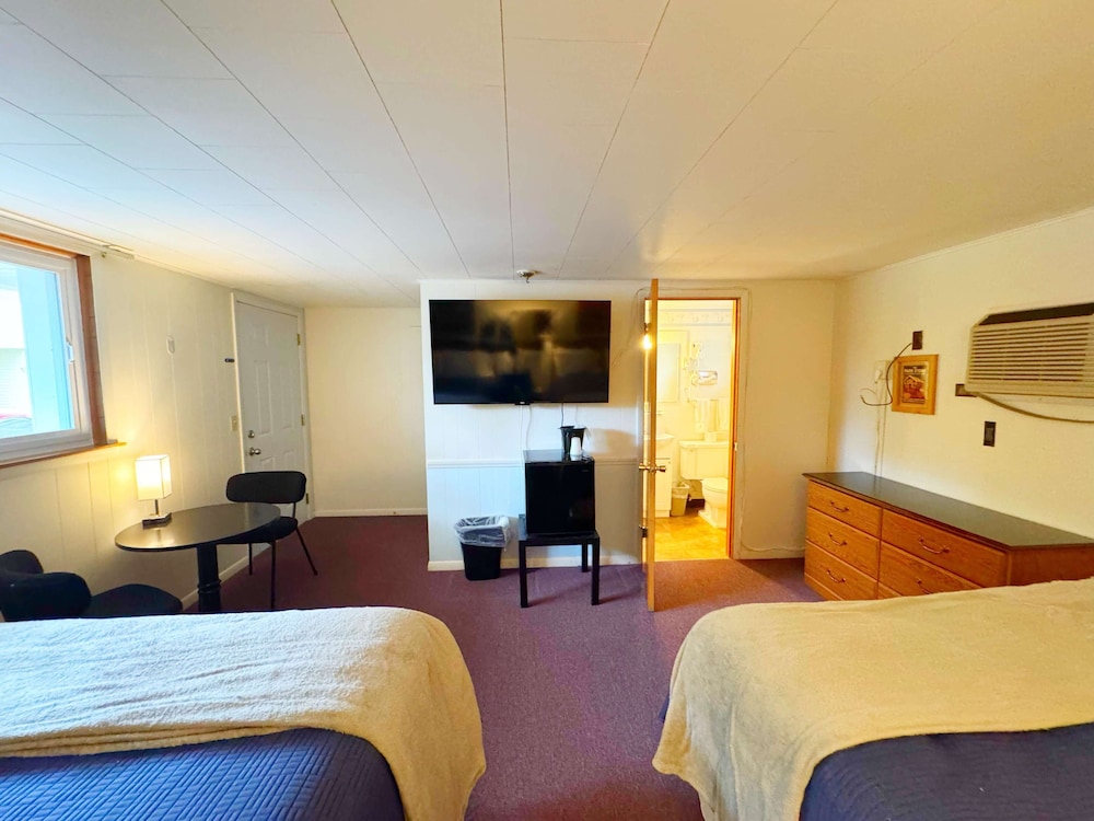Beachcomber of Mackinaw - photo 46