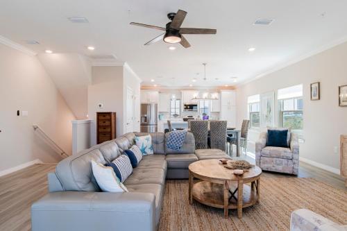 Lost Key 14418 Beach Heather Ct By Pkrm in Pensacola, United States