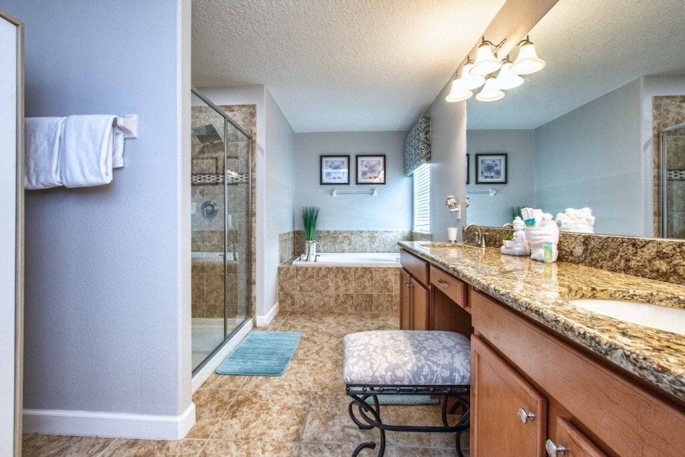 Spacious Family Getaway W Resort 3154pp 5 Bedroom Home by RedAwning - photo 27
