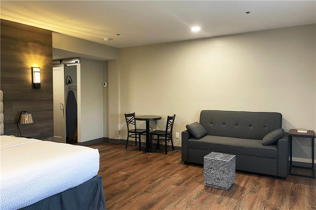 Chateau Hotel and Conference Center - photo 31