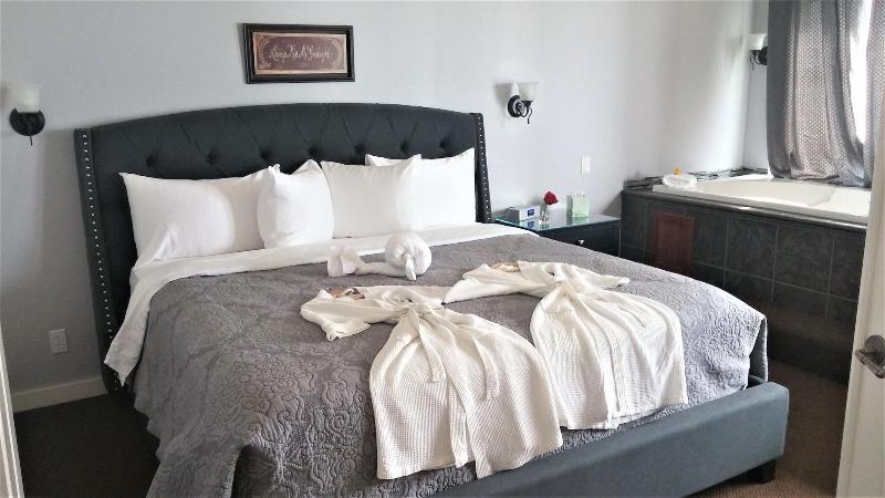 Starfish Manor Oceanfront Hotel - photo 23
