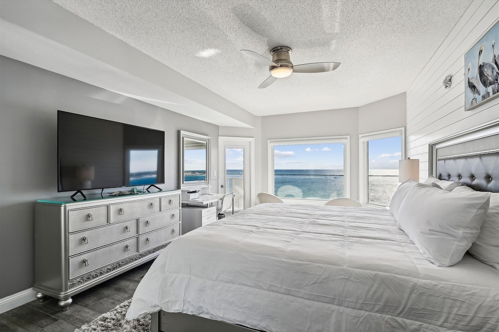 Waterview Towers 732 3 Bedroom Condo by RedAwning - photo 3