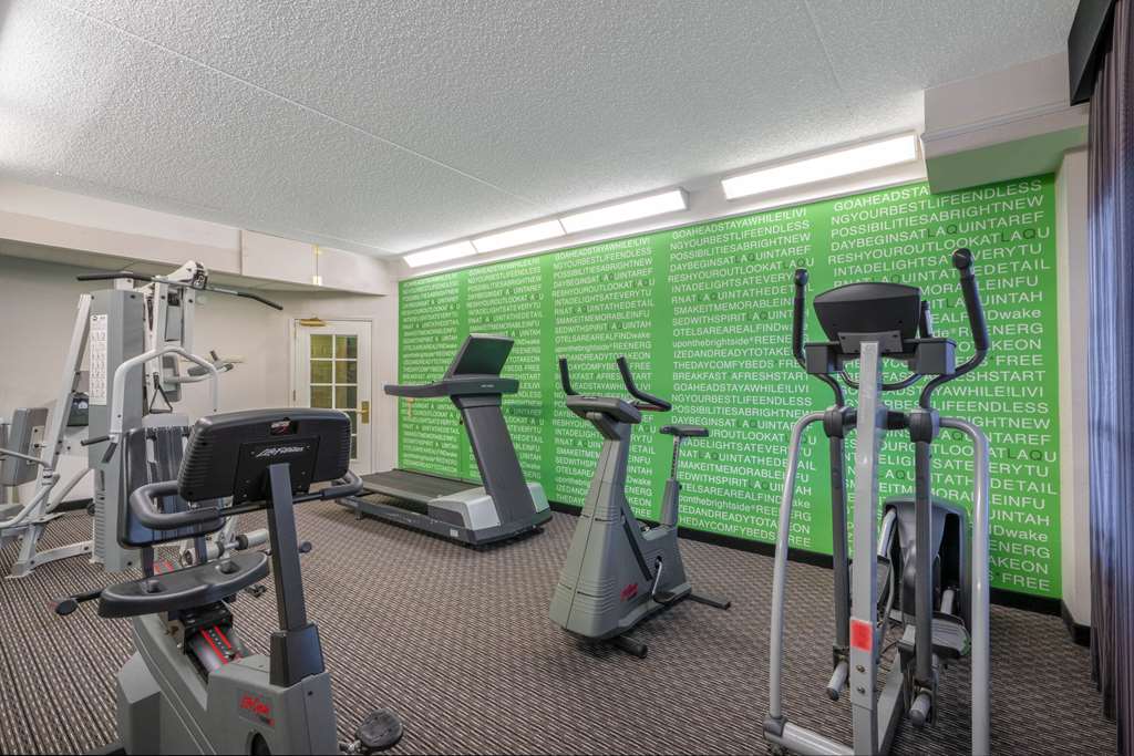 La Quinta Inn & Suites by Wyndham Pueblo - photo 15