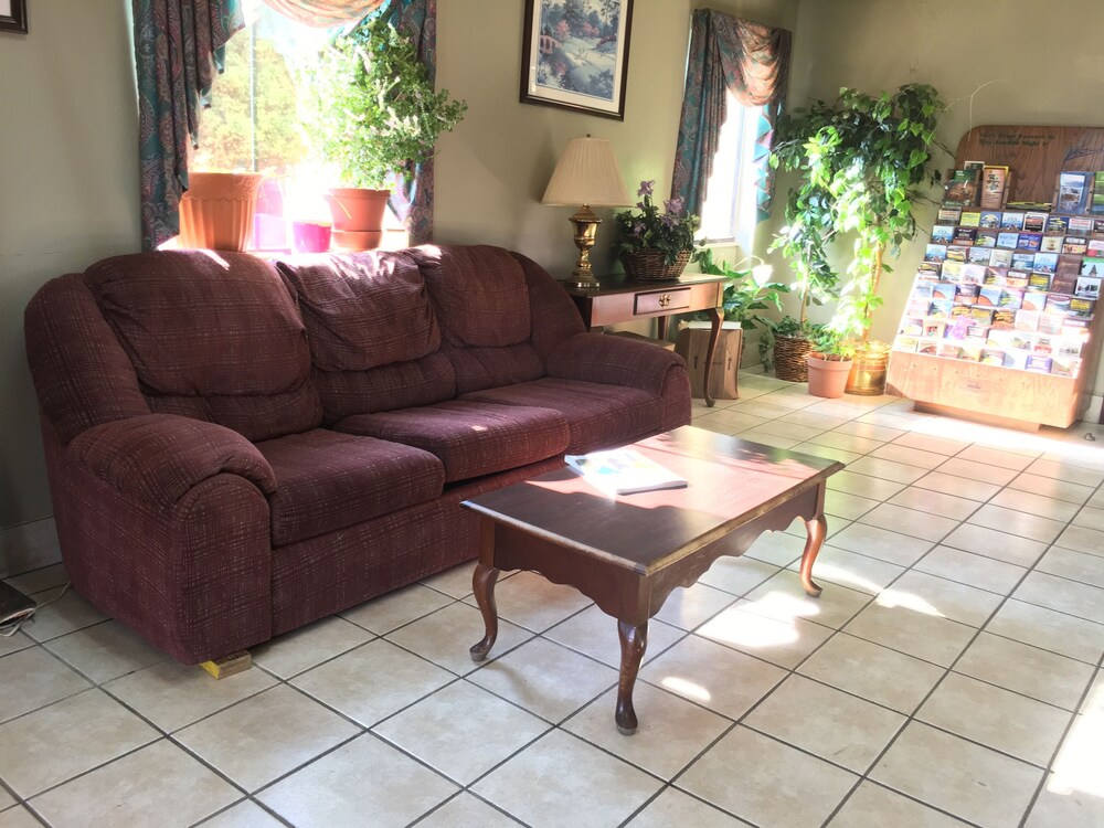 Quality Quarters Inn - photo 4