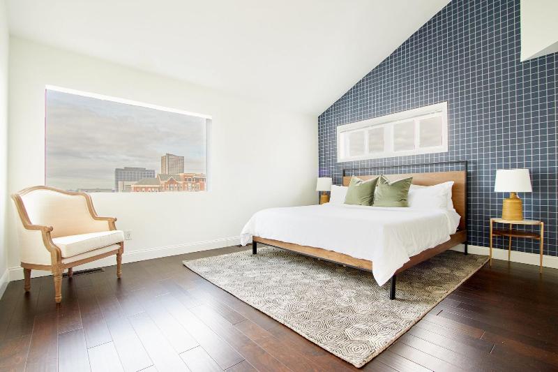 One Baltimore Place by Sonder - photo 16