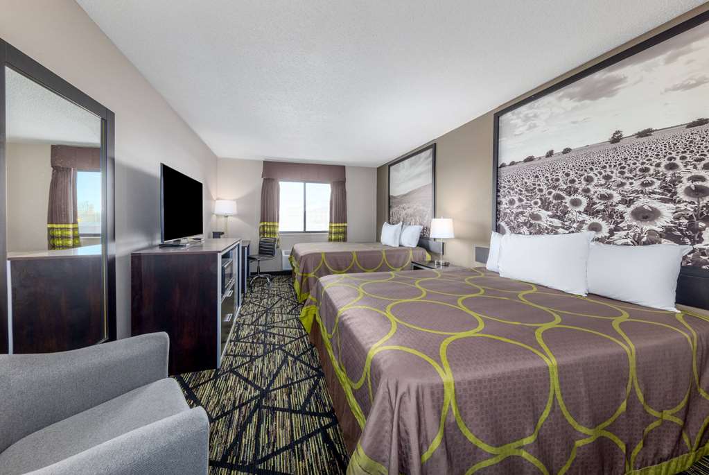 Super 8 by Wyndham Pratt - photo 30