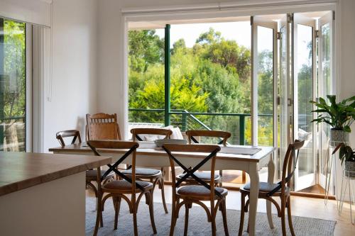 Pembroke modern comforts and scenic views — 4-Star Luxury Hotel in Daylesford, Australia