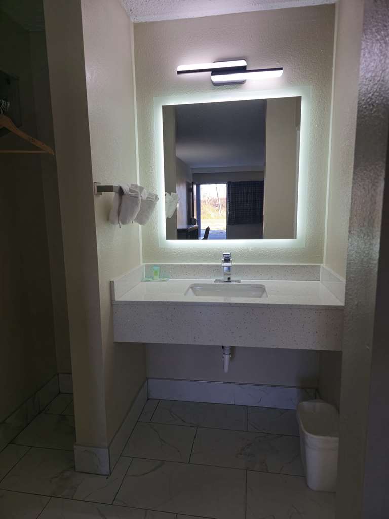 Americas Best Value Inn Elizabethtown - photo 17