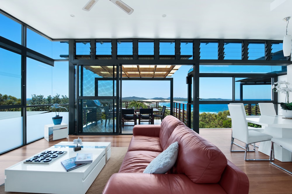One Mile Retreat — 4-Star Luxury Hotel in Anna Bay, Australia