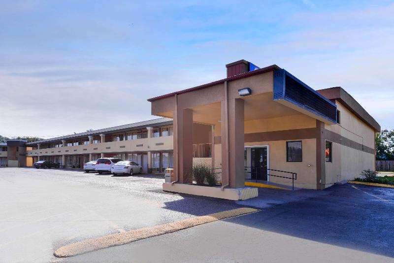 Americas Best Value Inn Airport South - photo 14