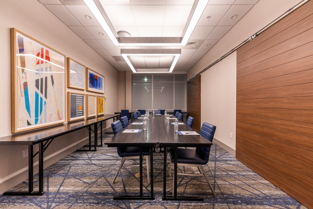 Holiday Inn Express & Suites Charlottesville by IHG - photo 110