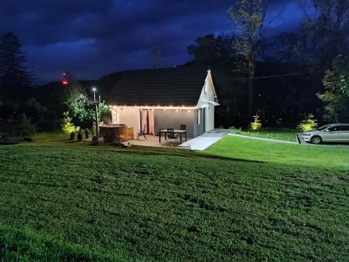 Przystanek Leszczyniec w Sudetach z jacuzzi za dopłatą — hotel in Kamienna Gora