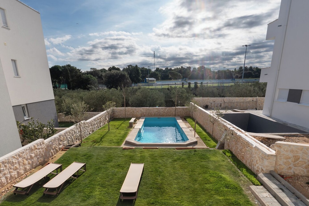 Salt & Stone apartment with private pool — 4-Star Luxury Hotel in Novalja, Croatia