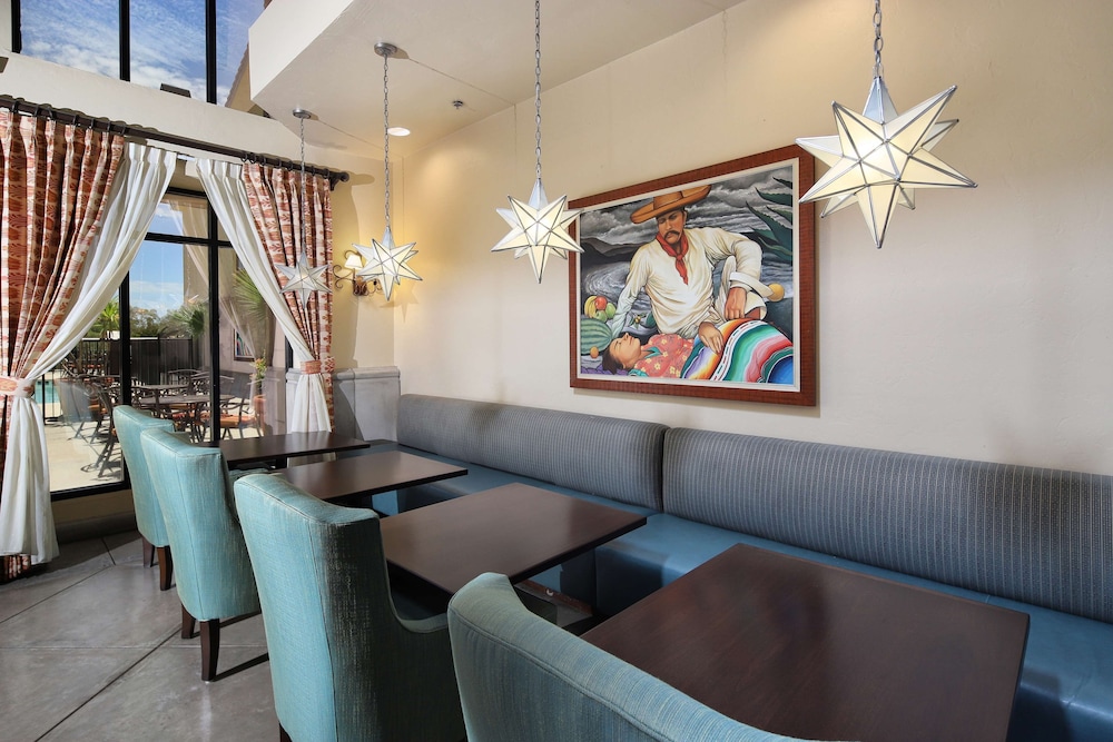 Hampton Inn & Suites Tucson Mall - photo 27
