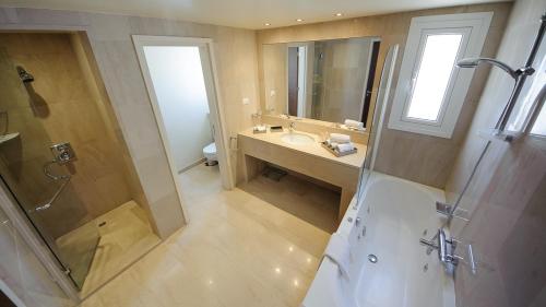 Luxury Bay View Villa 28 Right On The Beach