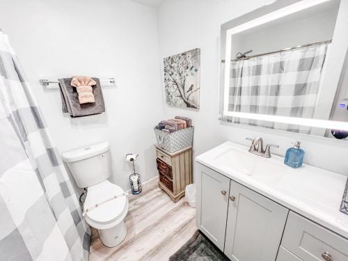 Gaslamp 2bdrm W Parking & 5 Beds #403 - photo 2