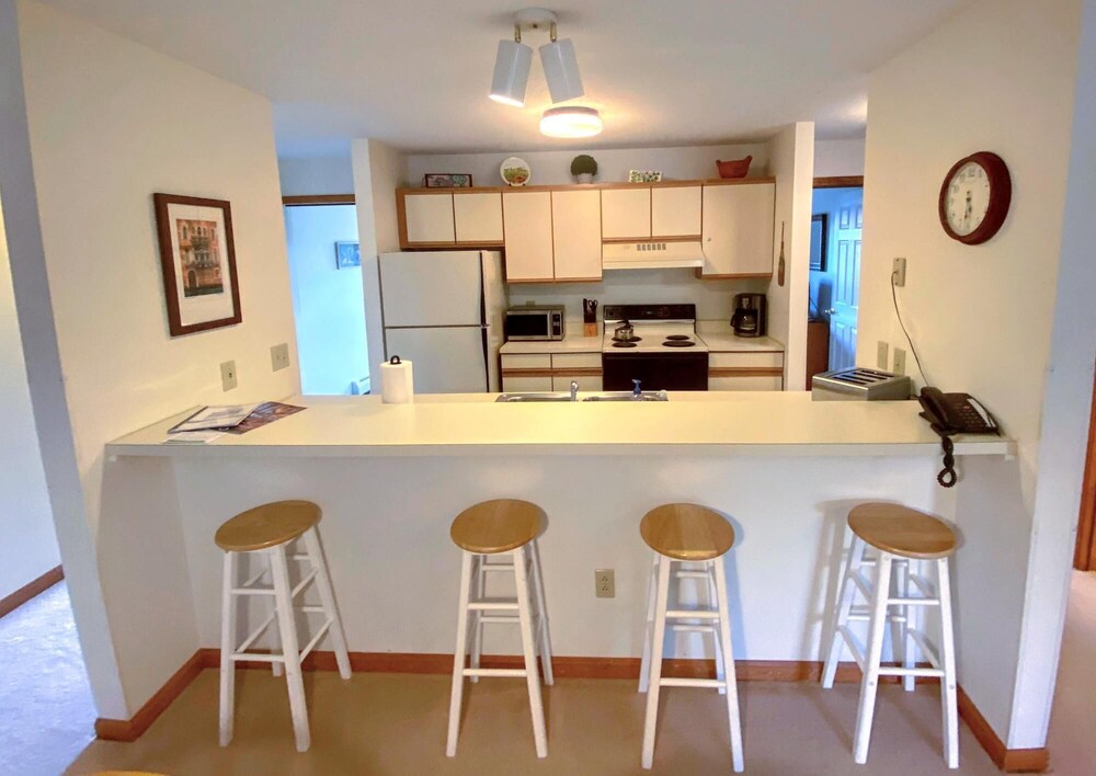 S5 Renovated Bretton Woods Resort condo with beautiful mountain views Fast wifi - photo 2