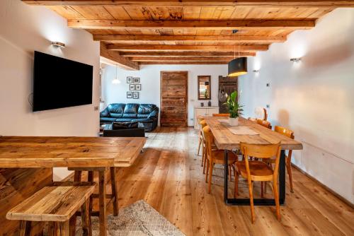 Mountain Dolomiti Apartament Sauna — 4-Star Luxury Hotel in Predazzo, Italy