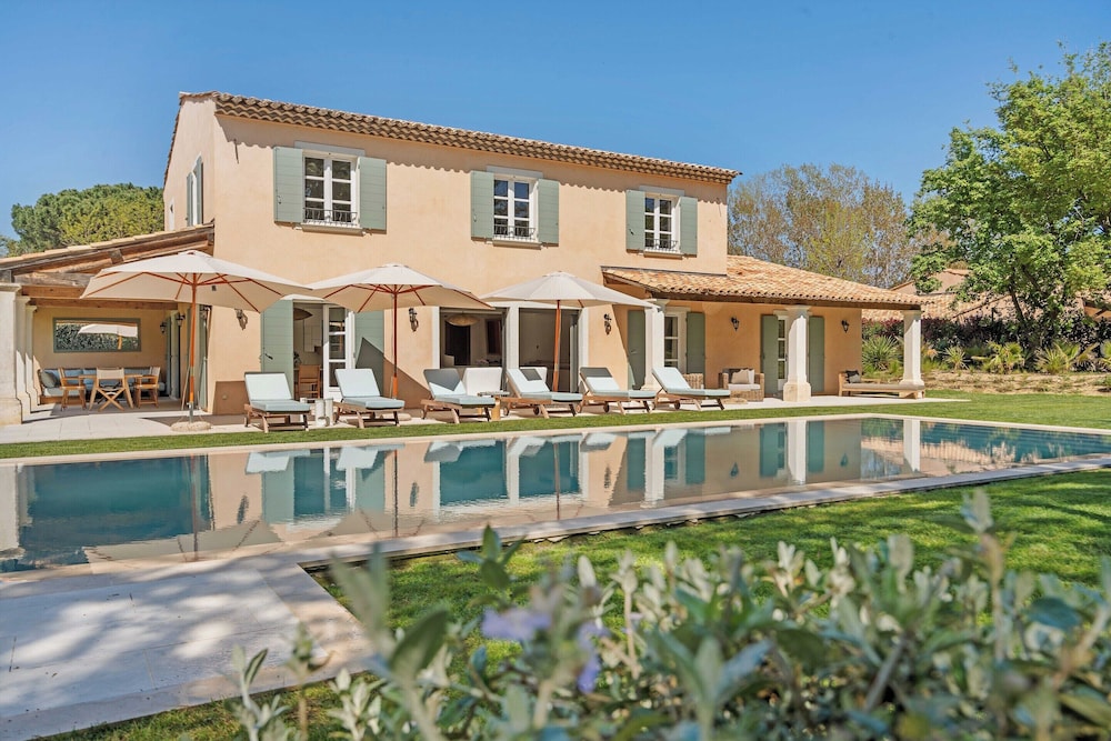 Exceptional Villa AC 5br 10p Baie des Canebiers — 4-Star Luxury Hotel in Saint-Tropez, France