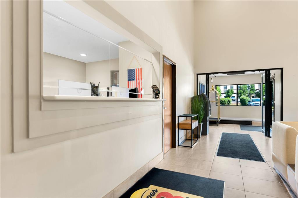 Super 8 by Wyndham Elgin - photo 11