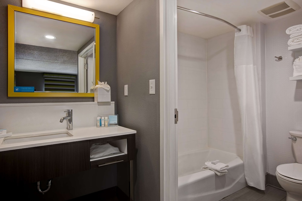 Hampton Inn Olive Branch - photo 28