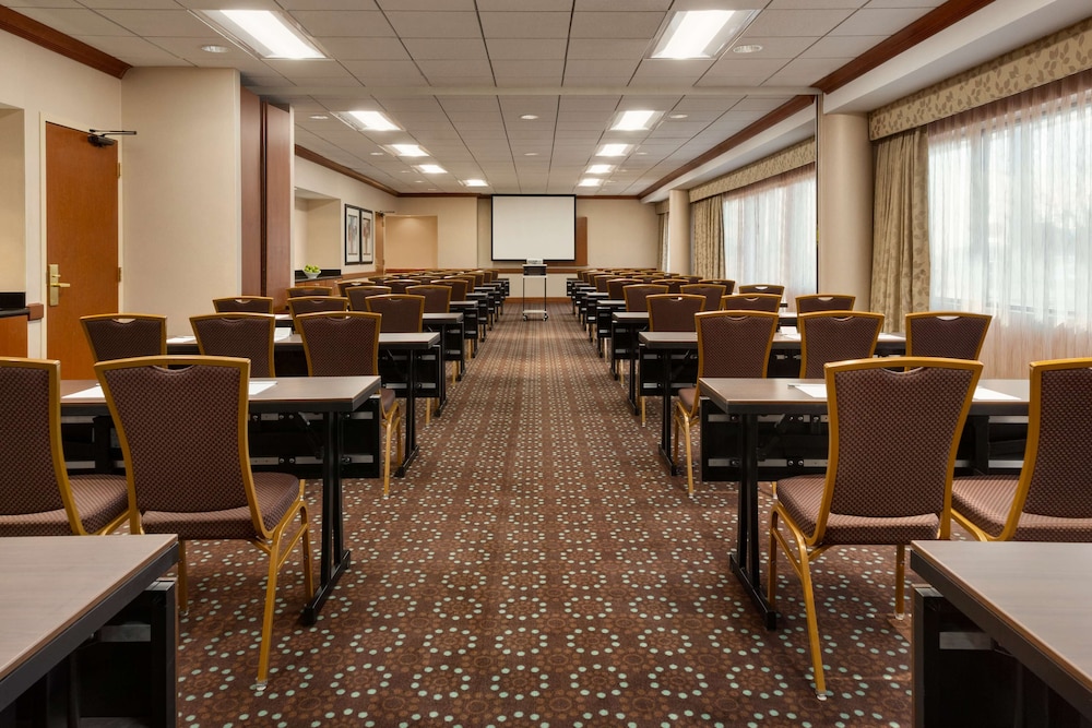 Hampton Inn Denver West Federal Center - photo 36
