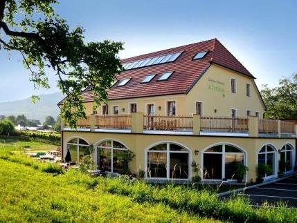 ad vineas Gästehaus Nikolaihof — 4-Star Luxury Hotel in Mautern, Austria