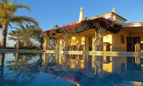 Spacious Villa in Carvoeiro with Private Pool — 4-Star Luxury Hotel in Carvoeiro, Portugal