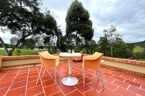 Lujosa Cabaña Represa del Sisga TV Wifi Cocina BBQ — hotel in Choconta