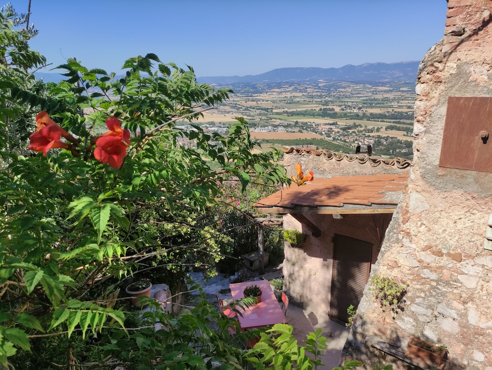 Italian Charming Mansion in the County Side Enjoy Umbria — hotel in Campello Sul Clitunno