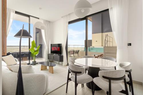VayK Luxury 2BR with Jacuzzi in JVC — 4-Star Luxury Hotel in Dubai, United Arab Emirates