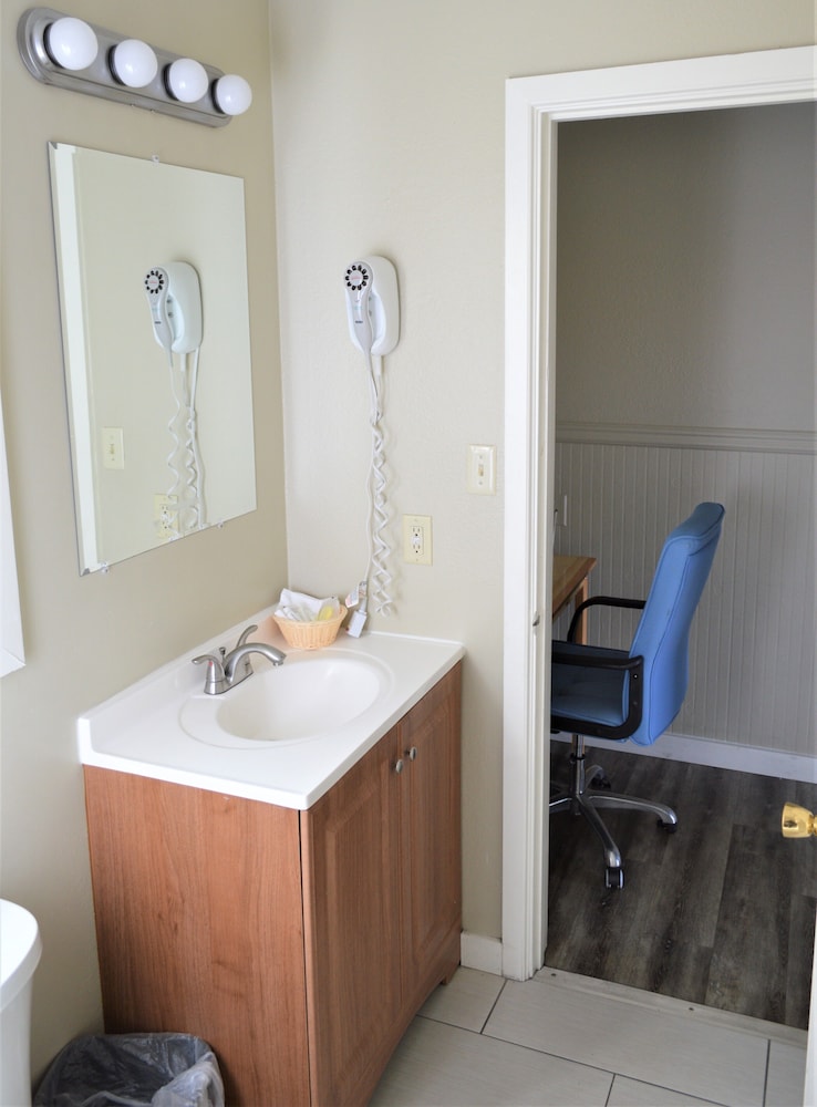 Travelodge by Wyndham Fort Bragg - photo 31