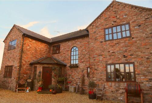 Bumbleberry Cottage — 5-Star Luxury Hotel in Gresford, United Kingdom