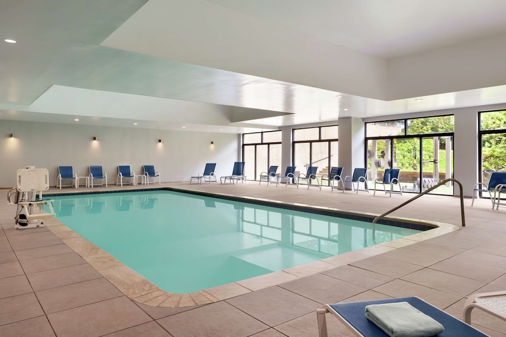 Embassy Suites by Hilton Philadelphia Valley Forge - photo 30