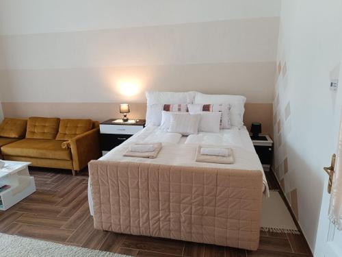 Kiskastély Apartman — 4-Star Luxury Hotel in Balmazujvaros, Hungary