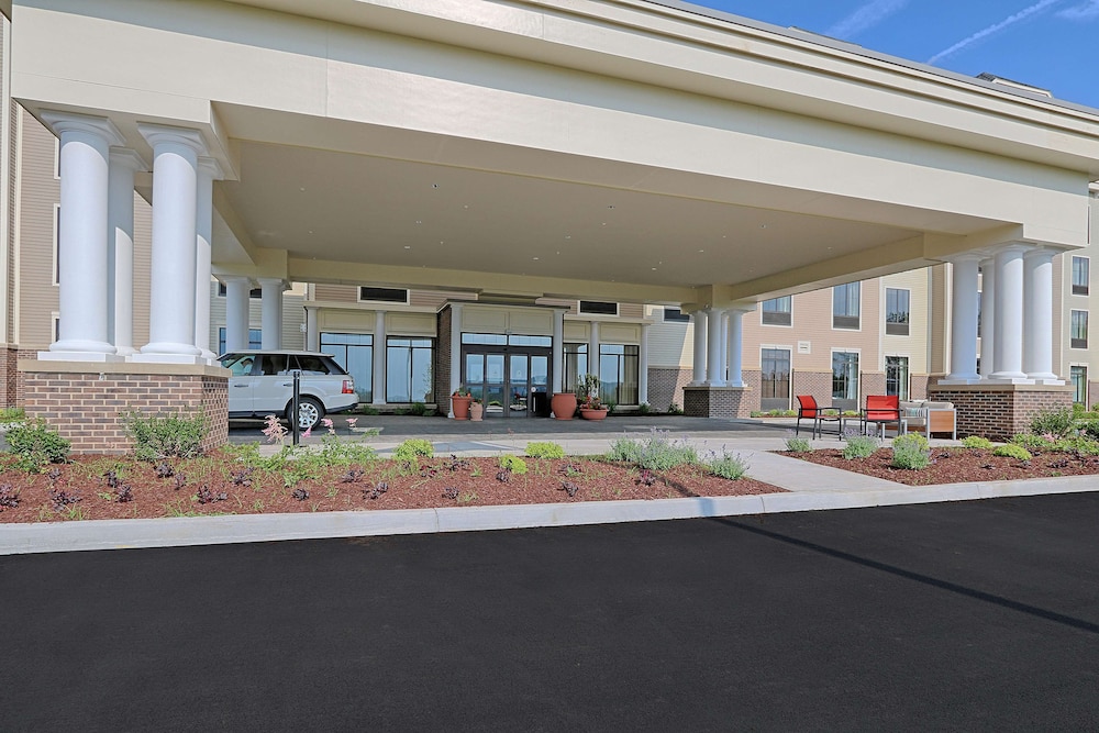 Hampton Inn & Suites Cazenovia - photo 35