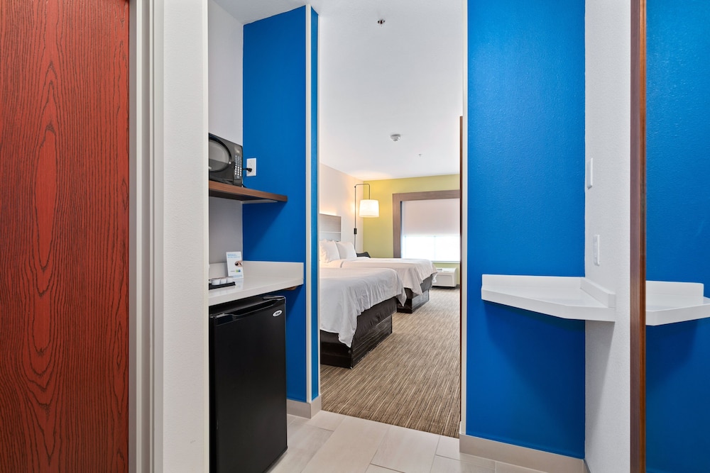 Holiday Inn Express Suites Van Buren Ft Smith Area by IHG - photo 39