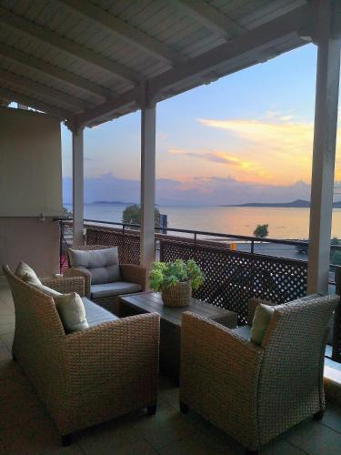 House in riviera lagonisi — 4-Star Luxury Hotel in Kalyvia Thorikou, Greece