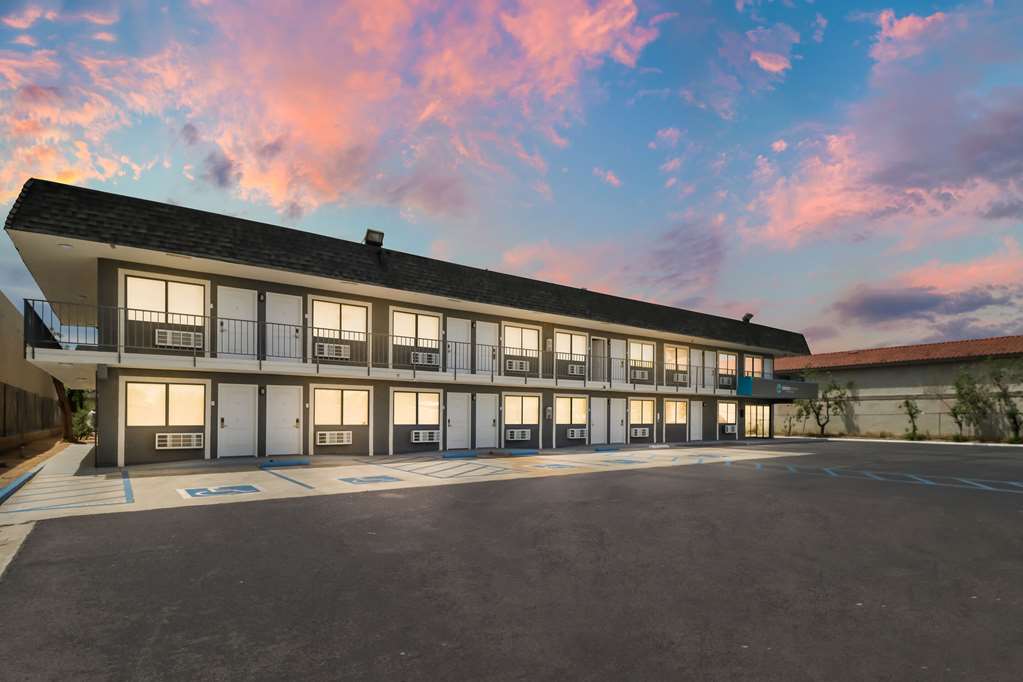 Clarion Pointe Ridgecrest near China Lake Naval Station - photo 12