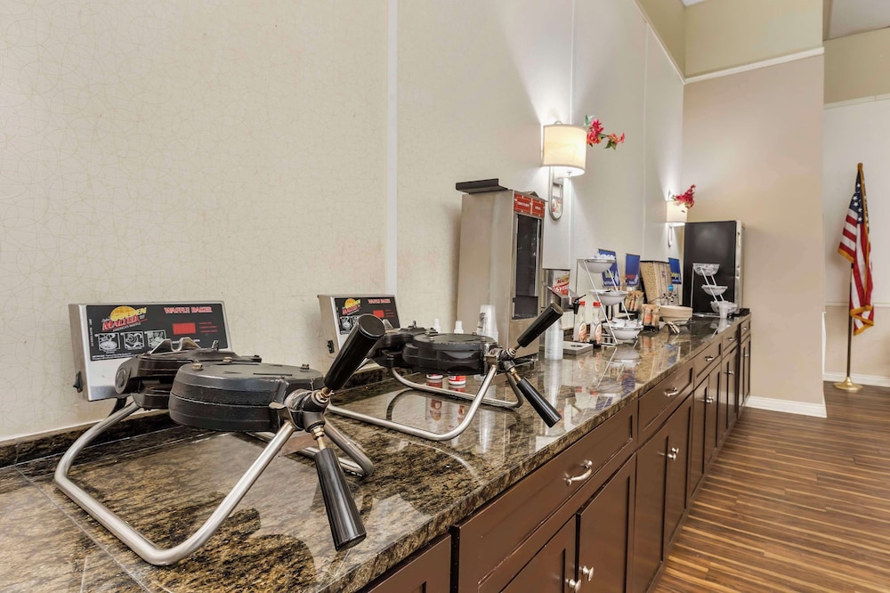 Hotel Watertown - photo 24