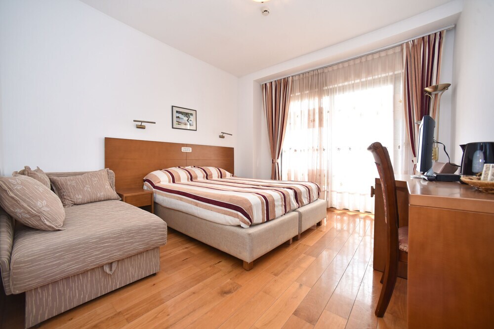 Hotel Paun in Petrovac Na Moru, Montenegro