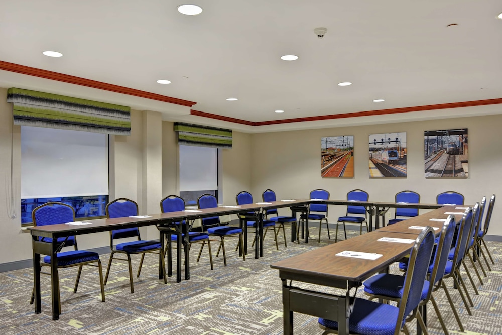 Hampton Inn & Suites Newark Harrison Riverwalk - photo 37